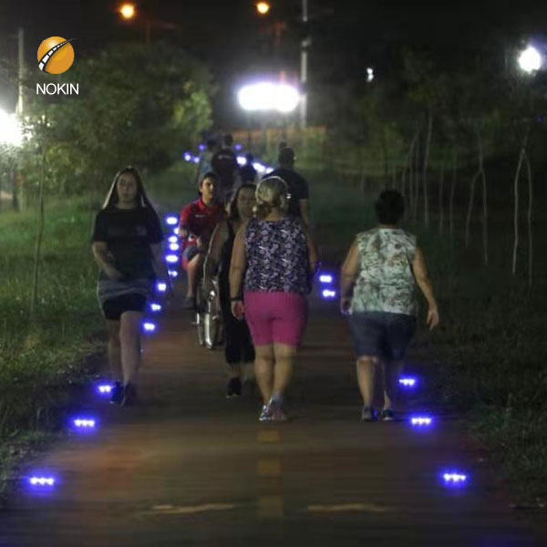 Half Moon Solar Road Stud Light For Pedestrian Crossing In 